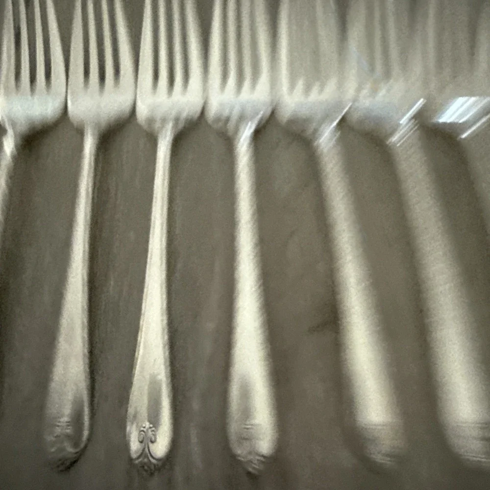 LOT OF 8 WM‎ ROGERS & SON VTG c194O EXQUISITE SILVERPLATED SALAD FORKS